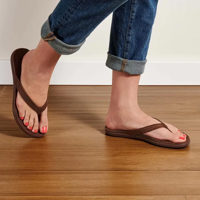 OluKai Womens Aukai Sandals Dark Java OLUKAI Earrings