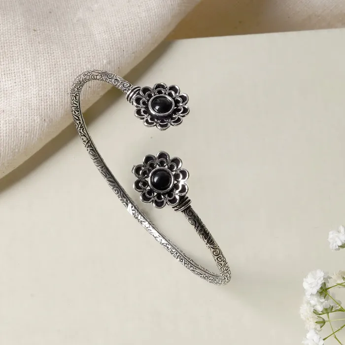 Bracelets Teejh Teejh Raavi Silver Oxidised Floral Bracelet Bracelets Teejh Teejh Raavi Silver Oxidised Floral Bracelet