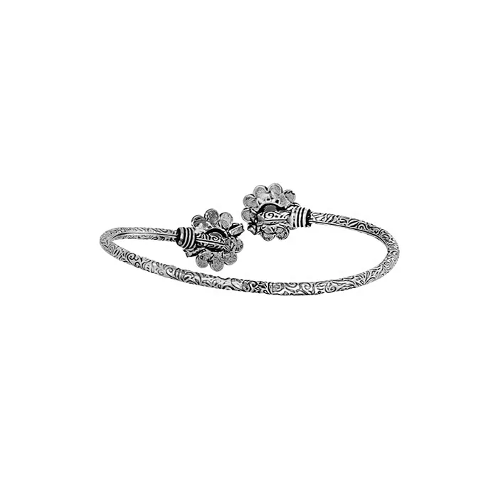 Bracelets Teejh Teejh Raavi Silver Oxidised Floral Bracelet Bracelets Teejh Teejh Raavi Silver Oxidised Floral Bracelet