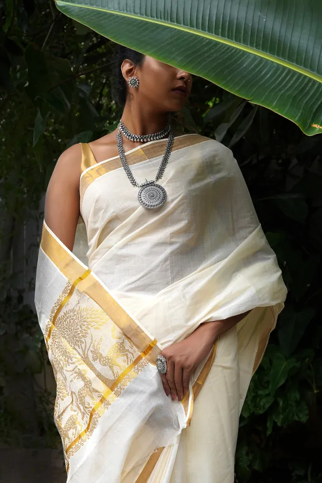 Teejh Rings Teejh Jaya White and Gold Kerala Cotton Kasavu Saree