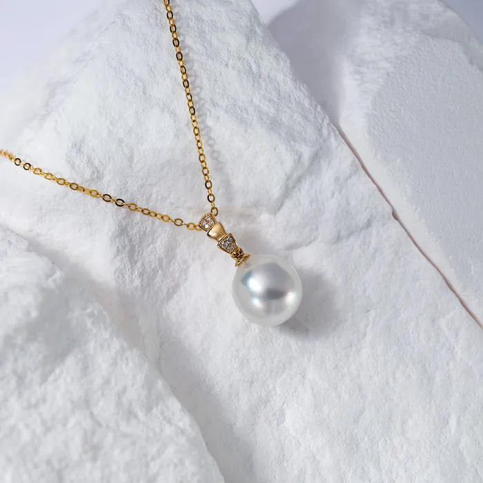 Pearly Lustre Necklaces 18K Solid Gold Australian White Diamond Saltwater Pearl Necklace KN00198