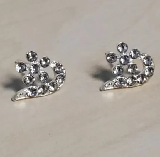 polly Earrings E837 Silver Rhinestone Half Heart Flower Earrings
