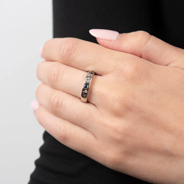 Rings STORE 5a PreOwned Diamond and Sapphire Scatter Band