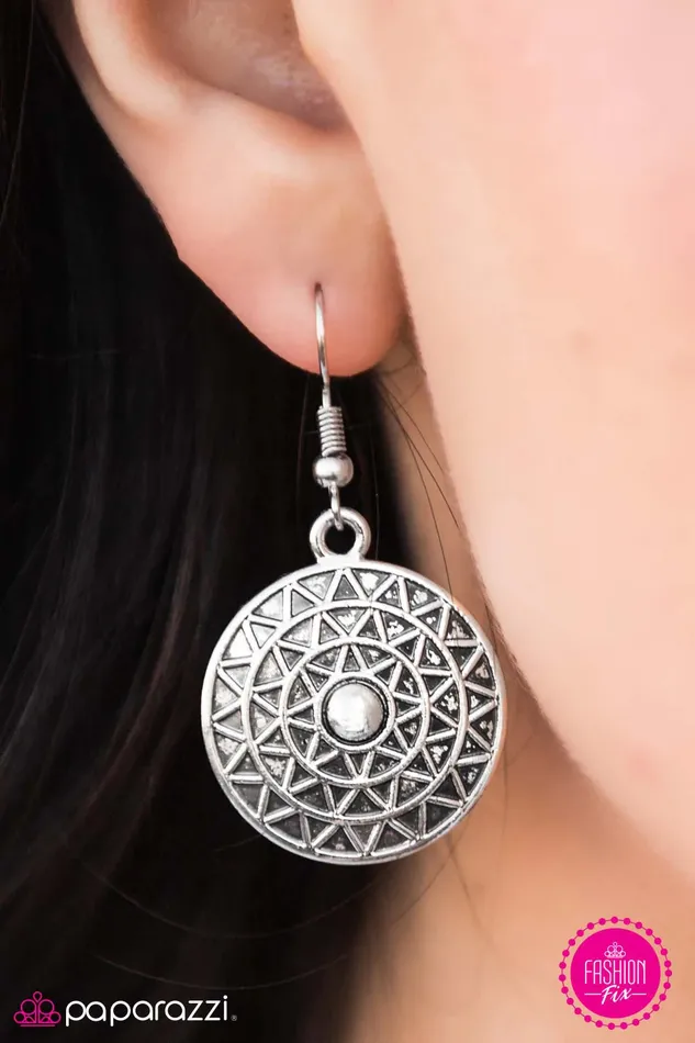 Earrings Paparazzi Earring Catch The Sun Silver Paparazzi Jewelry