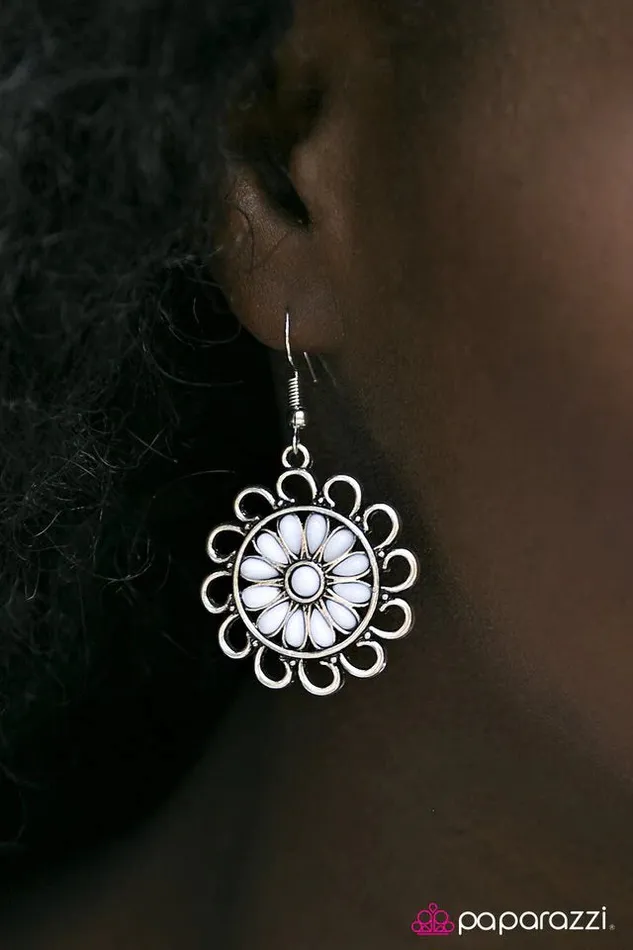 Earrings Paparazzi Jewelry Paparazzi Earring Into The Wild I Go White