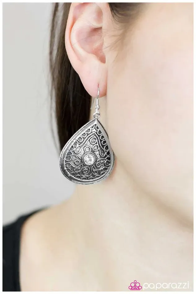 Earrings Paparazzi Jewelry Paparazzi Earring What Are You Waiting For White