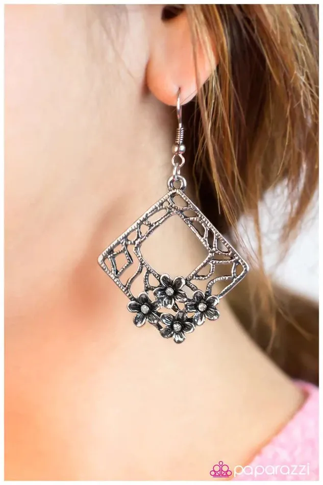Earrings Paparazzi Jewelry Paparazzi Earring Window Shopping White