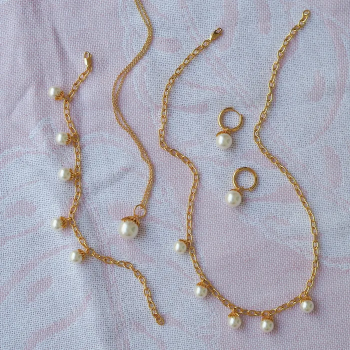 Goldbug Collection Bracelets Goldbug Palm Pearl Station Bracelet