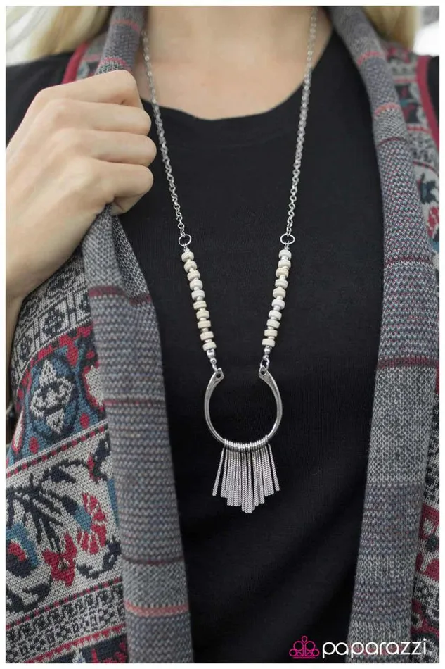 Necklaces Paparazzi Jewelry Paparazzi Necklace Keep Me Hanging On White