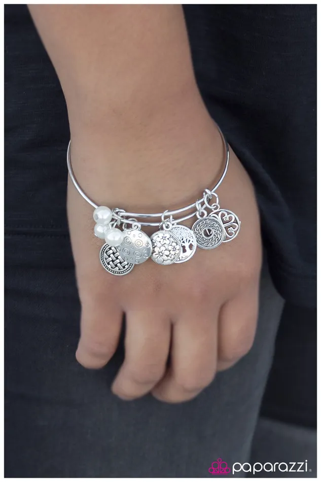 Paparazzi Bracelet OneHit Wonder White Paparazzi Jewelry Bracelets