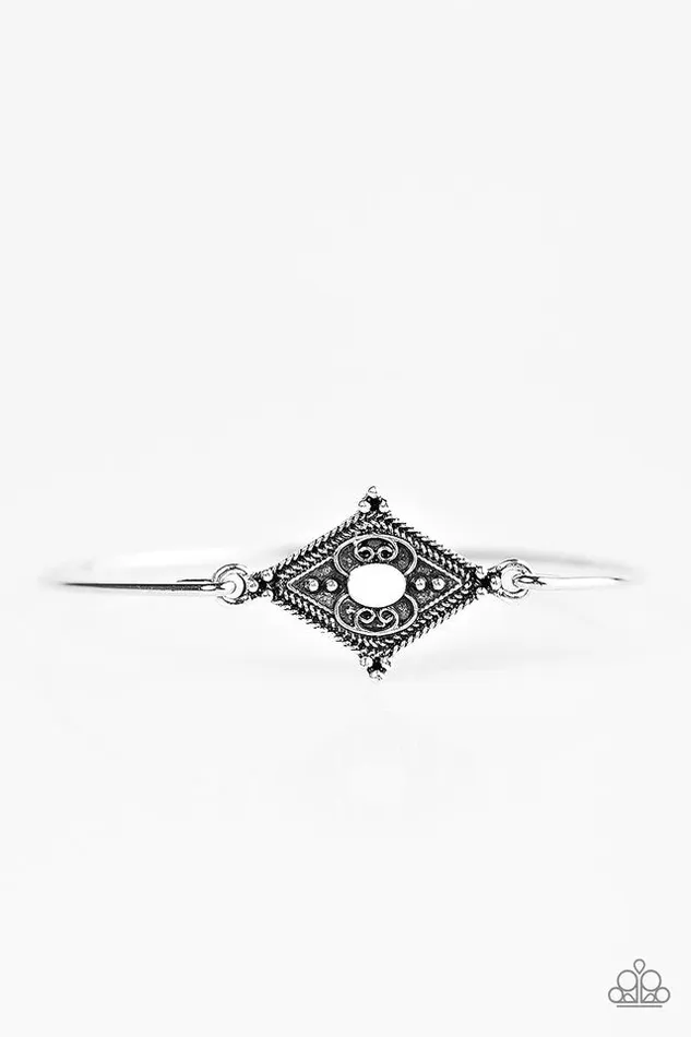 Paparazzi Bracelet Worldly Wonder White Paparazzi Jewelry Bracelets