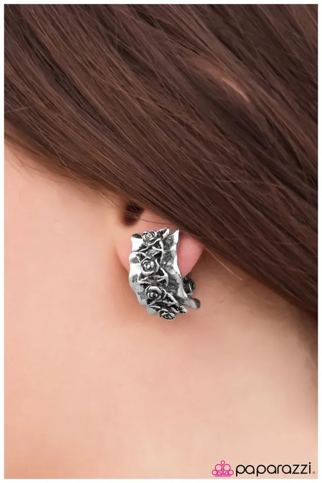 Paparazzi Jewelry Earrings Paparazzi Earring BUD and Breakfast Silver