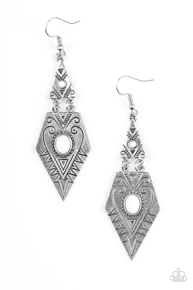 Paparazzi Jewelry Earrings Paparazzi Earring Drifting Dunes White