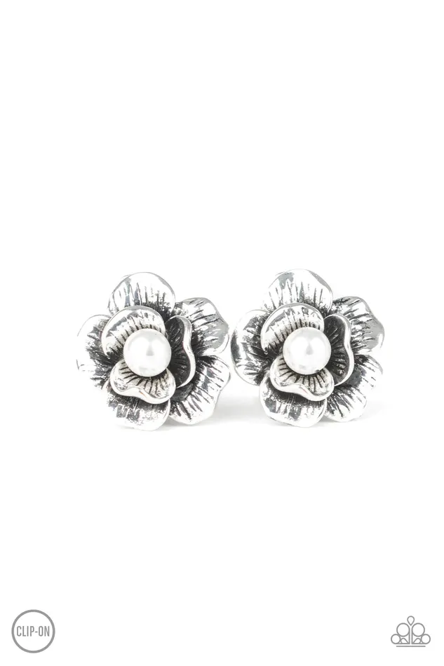 Paparazzi Jewelry Earrings Paparazzi Earring Glowing Garden Spree White