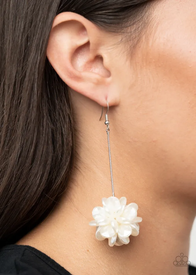 Paparazzi Jewelry Earrings Paparazzi Earring LOP Jan 2021 Swing Big White