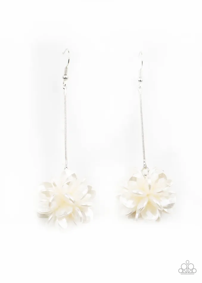 Paparazzi Jewelry Earrings Paparazzi Earring LOP Jan 2021 Swing Big White