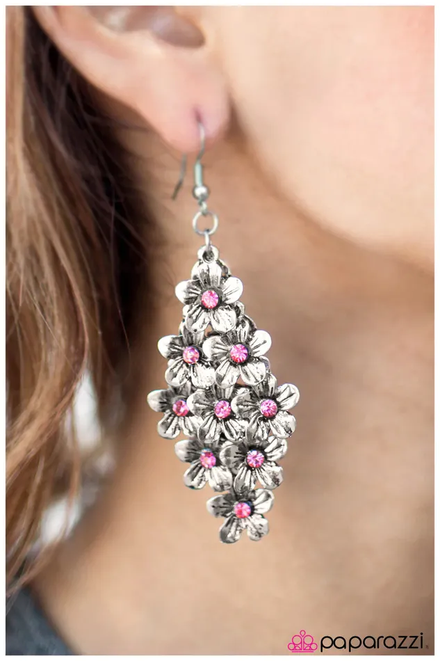 Paparazzi Jewelry Earrings Paparazzi Earring Ode to Spring Pink