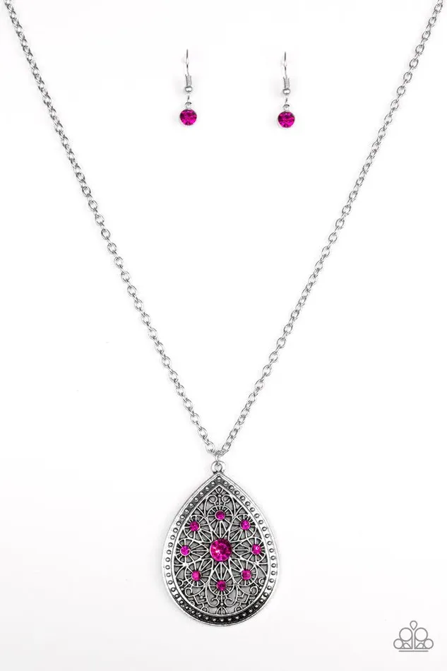 Paparazzi Jewelry Necklaces Paparazzi Necklace I Am Queen Pink