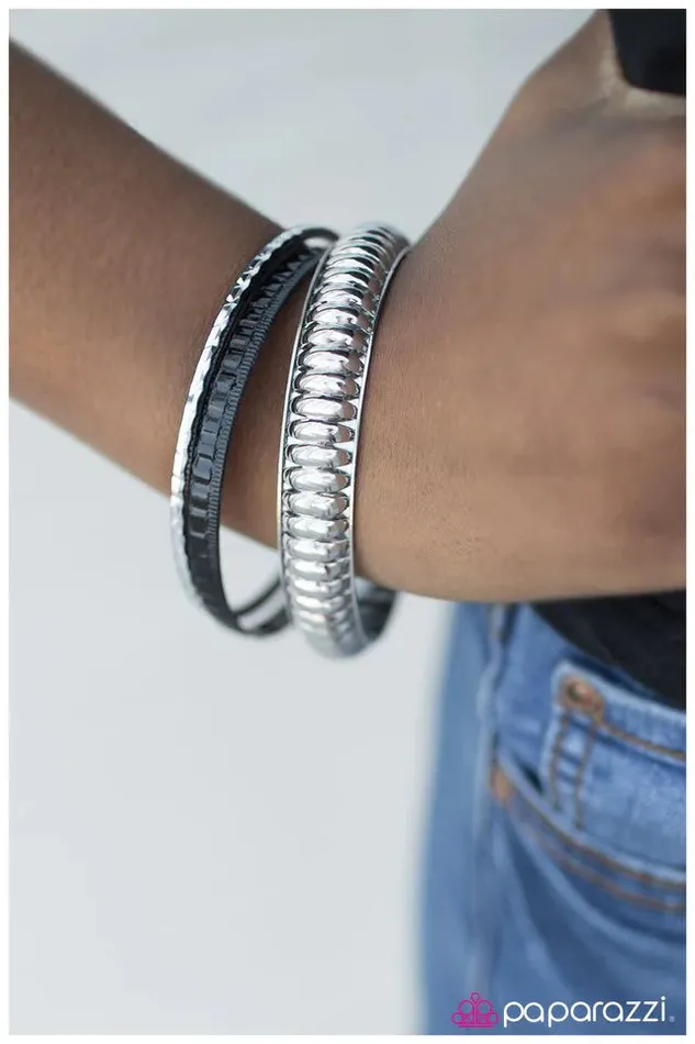 Paparazzi Jewelry Paparazzi Bracelet Diva Material Black Bracelets