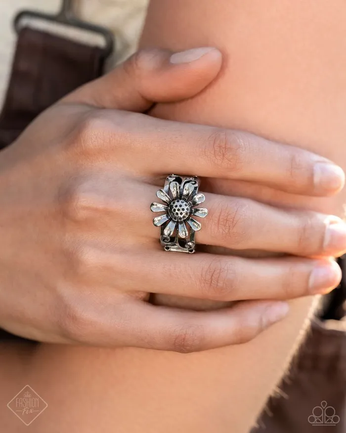 Paparazzi Jewelry Rings Paparazzi Ring Landslide Lover Silver