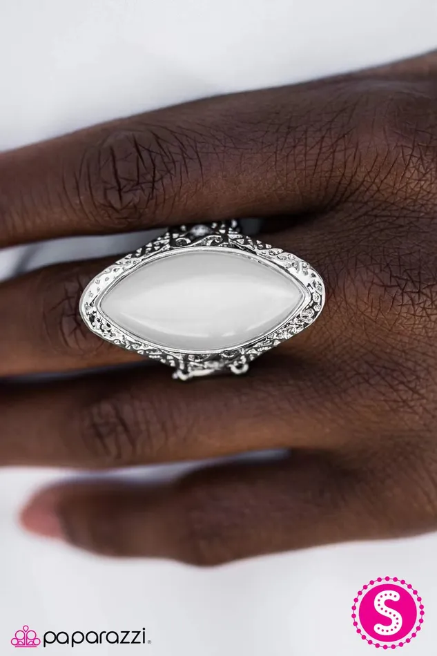 Paparazzi Jewelry Rings Paparazzi Ring To The Moon and Back White