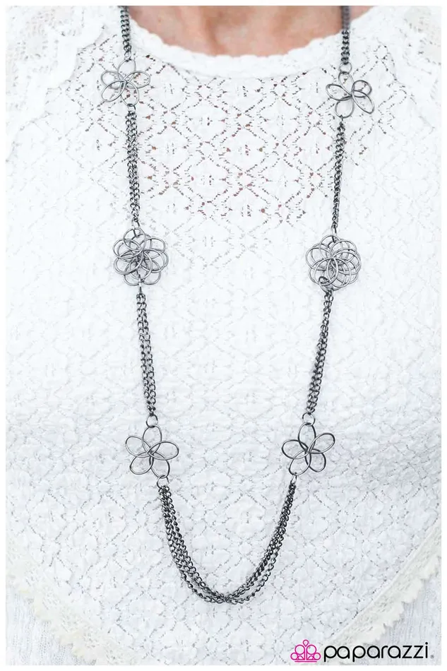 Paparazzi Necklace Picking Petals Black Paparazzi Jewelry Necklaces