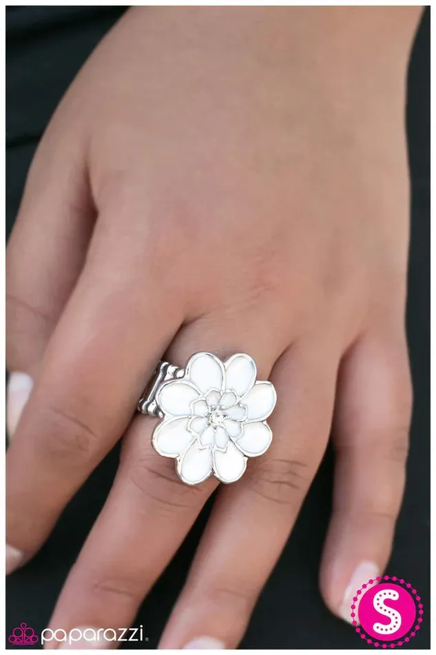 Paparazzi Ring Spring Fling White Paparazzi Jewelry Rings