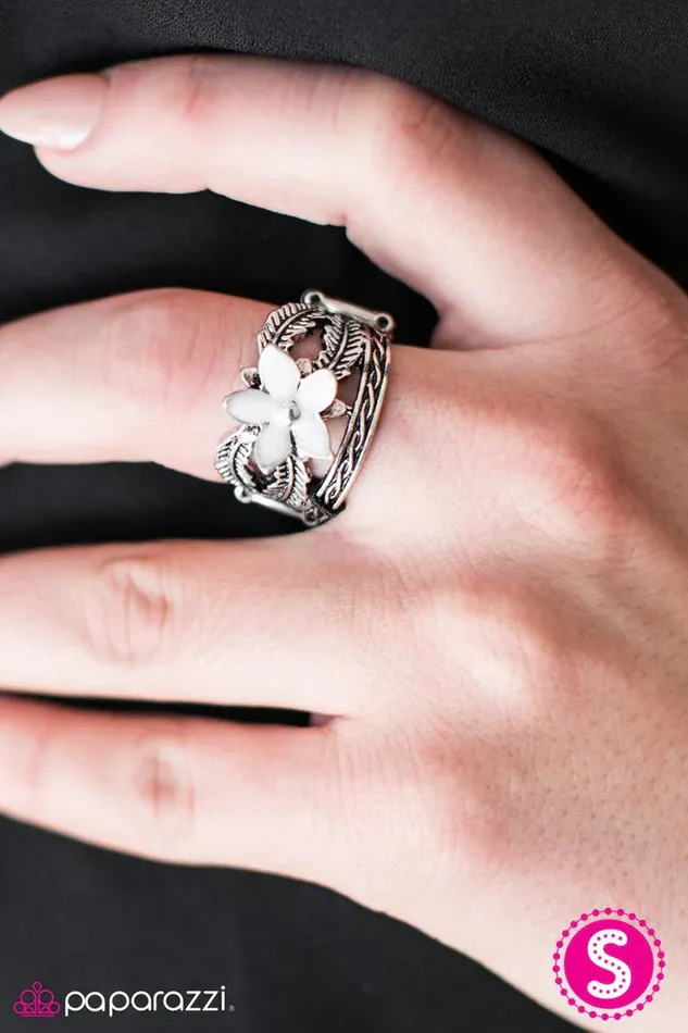 Rings Paparazzi Jewelry Paparazzi Ring Fiji Fling White