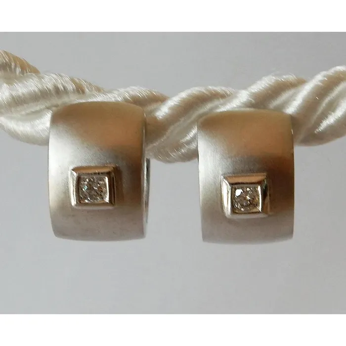 GB Earrings Matt Finish Huggies Earrings Round Natural Earth Mined Diamond GH VS1 Satin Finish GB Earrings Matt Finish Huggies Earrings Round Natural Earth Mined Diamond GH VS1 Satin Finish