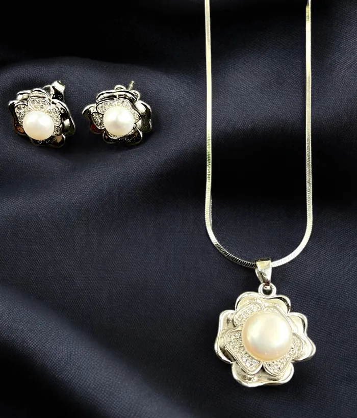 Imported Necklaces The Soha Silver Pearl Pendant Set