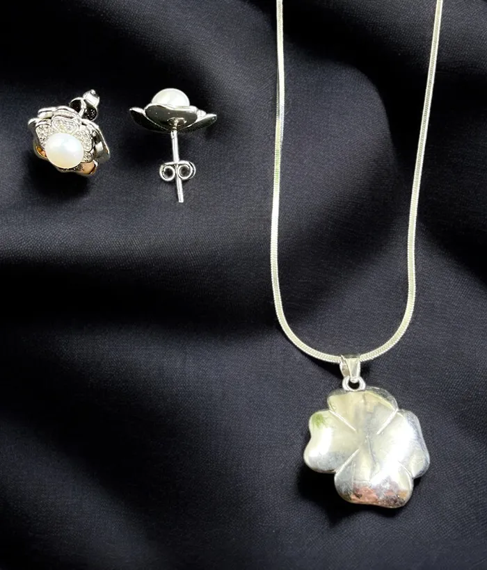 Imported Necklaces The Soha Silver Pearl Pendant Set