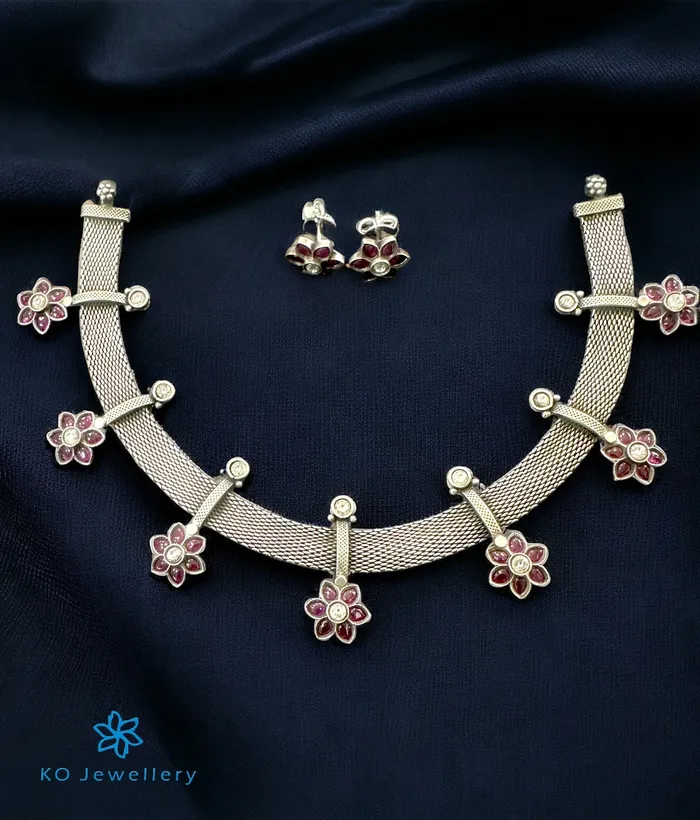 The Mridul Silver Kemp Necklace Earrings Kolhapur Earrings