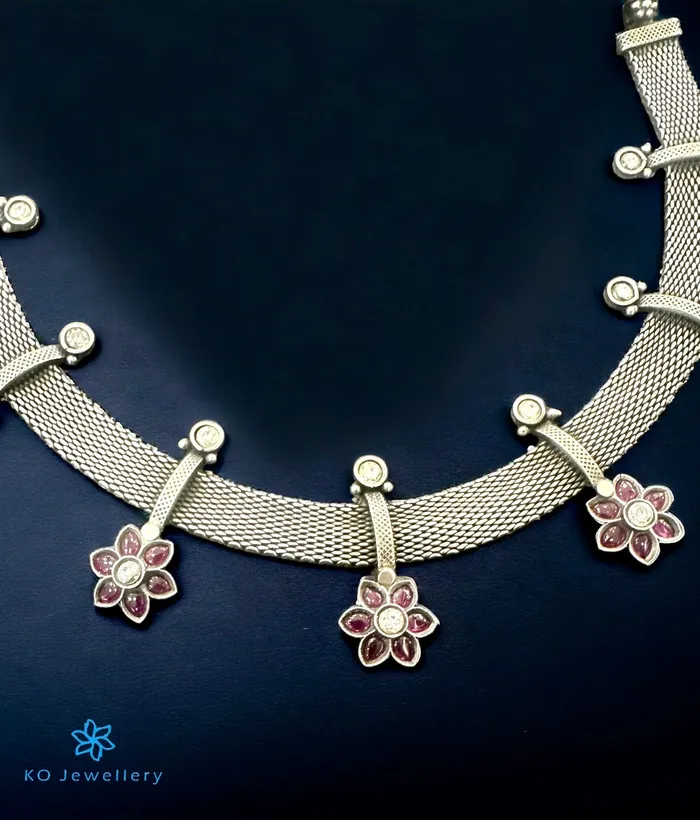 The Mridul Silver Kemp Necklace Earrings Kolhapur Earrings